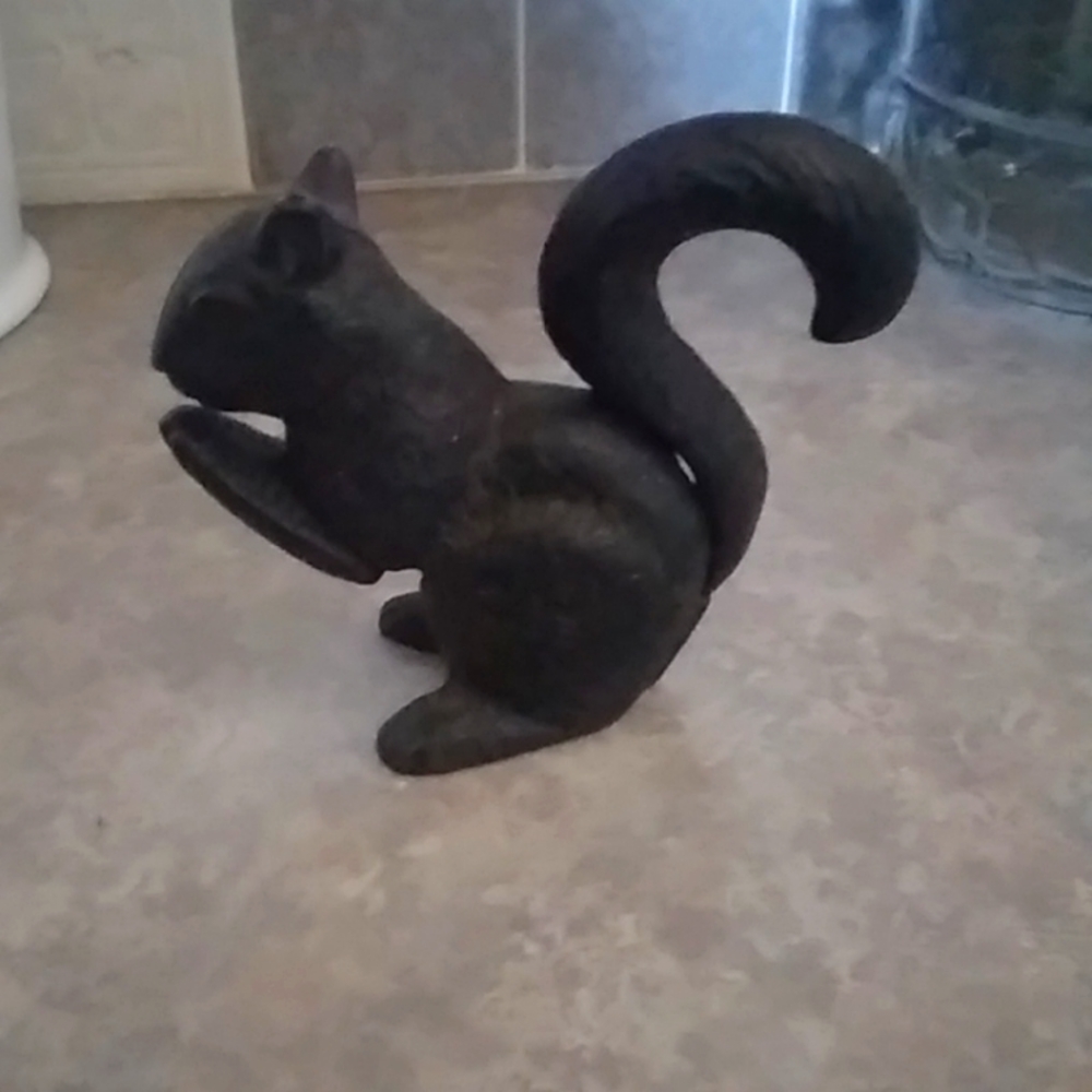 Squirrel nut cracker